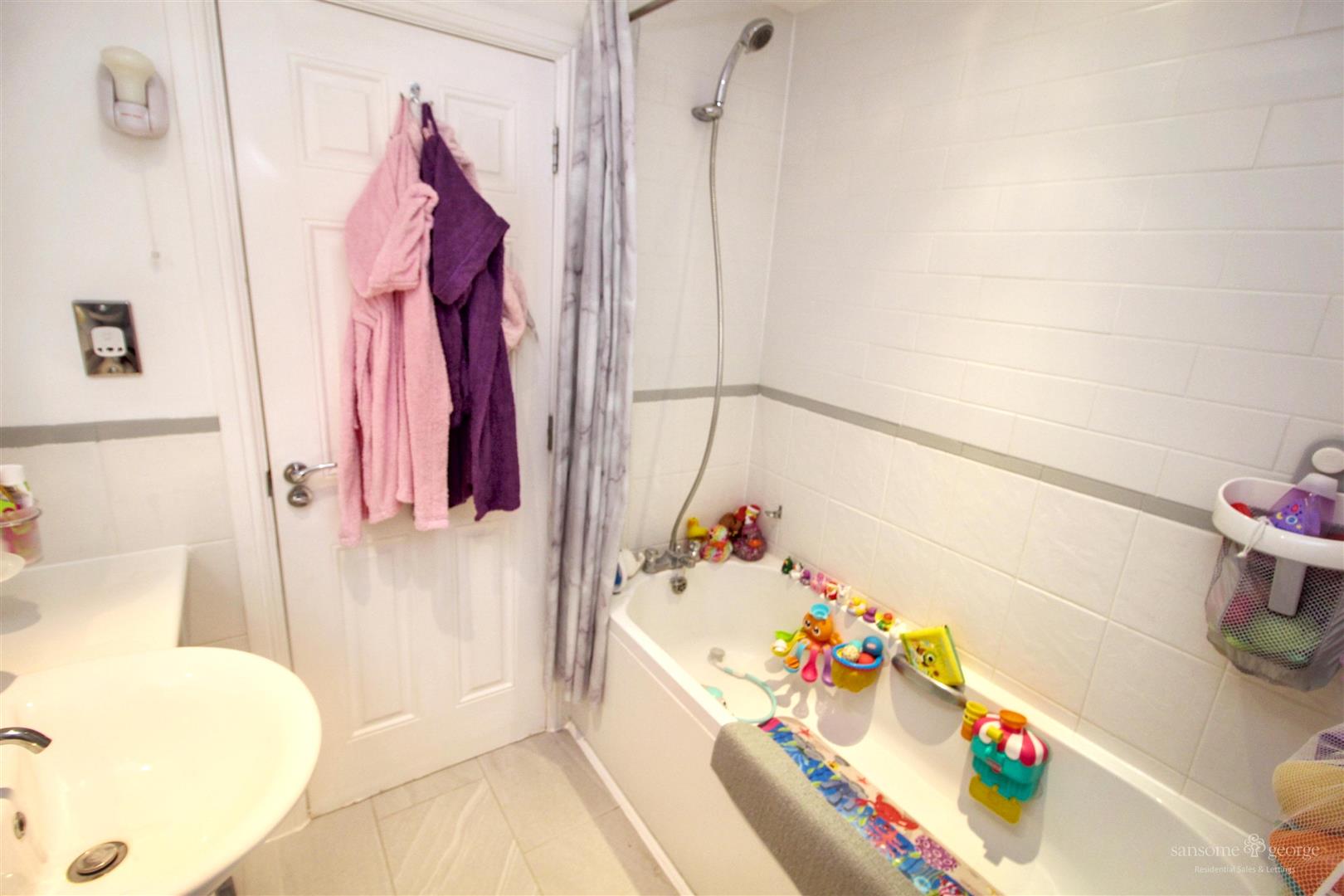 Pryor Close, Tilehurst, Reading